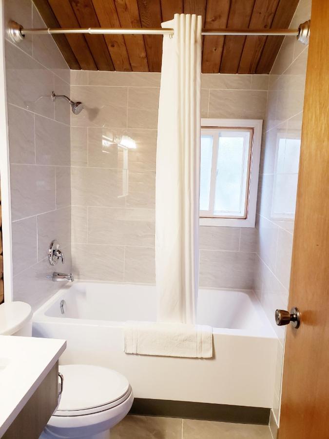 Rocky Inn Valemount Ngoại thất bức ảnh