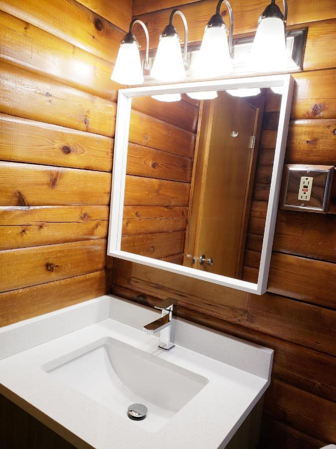 Rocky Inn Valemount Ngoại thất bức ảnh