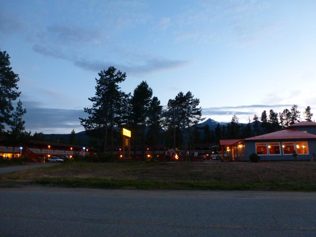 Rocky Inn Valemount Ngoại thất bức ảnh